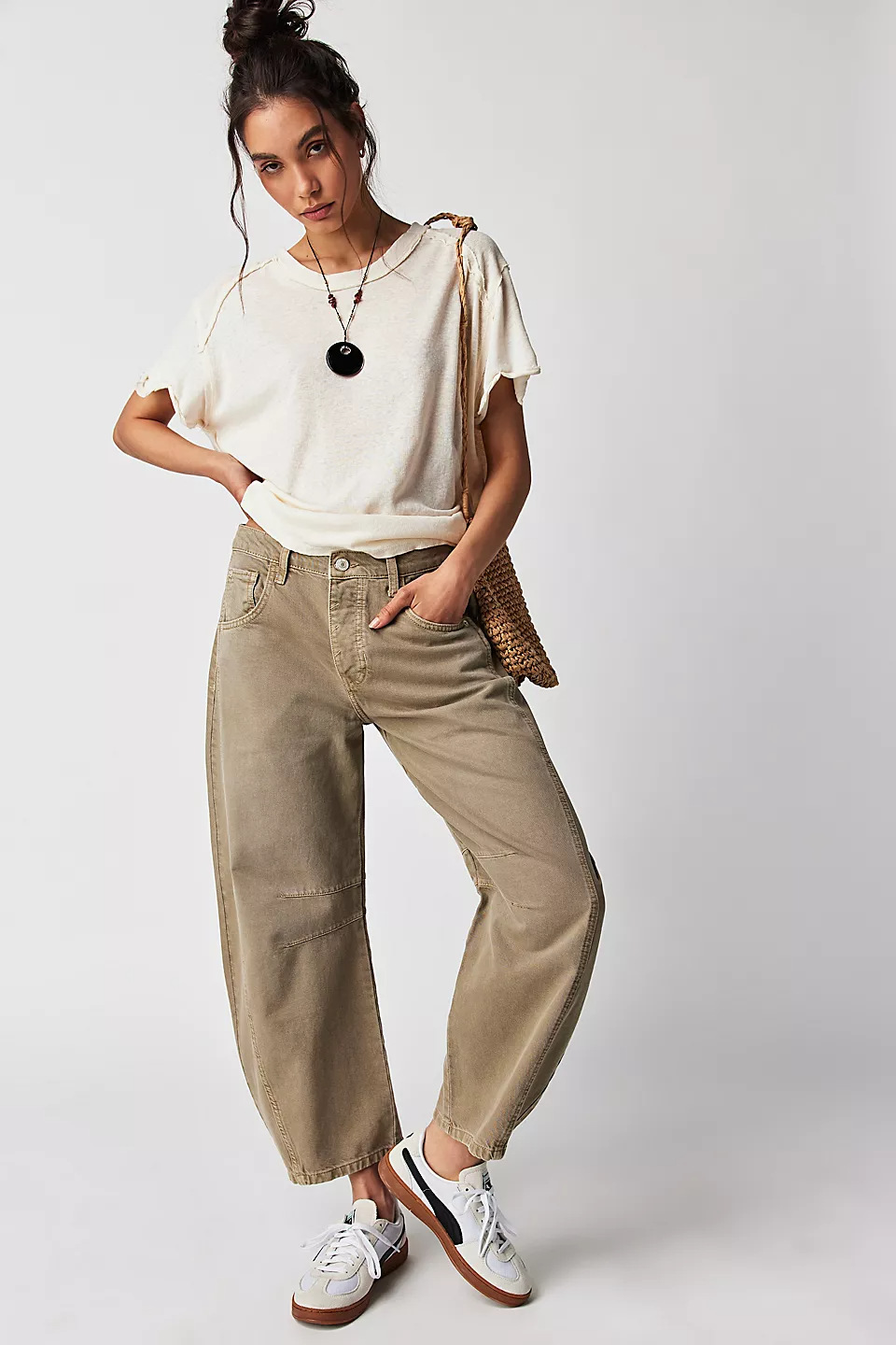Women's Mid-Rise Washed Barrel-Leg Jeans with Knee Seam Detail