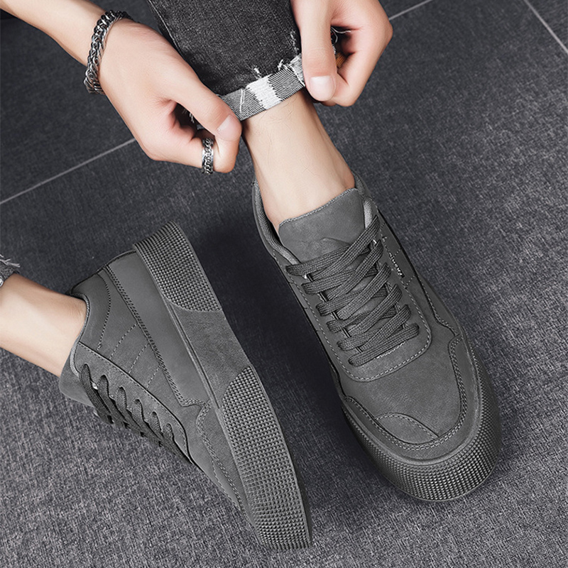 Men’s Low-Top Lace-Up Trainers with Textured Sole