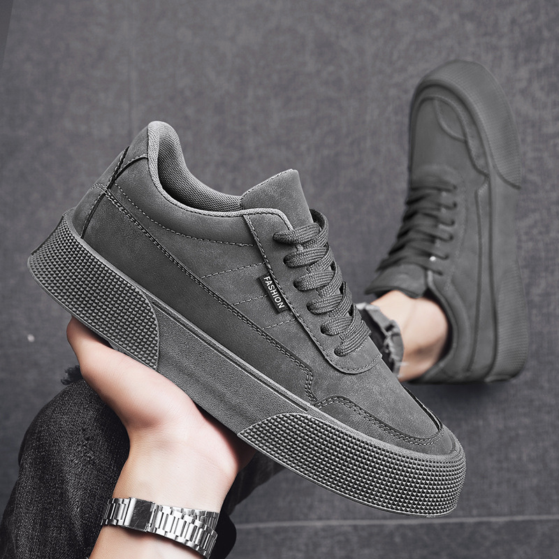 Men’s Low-Top Lace-Up Trainers with Textured Sole