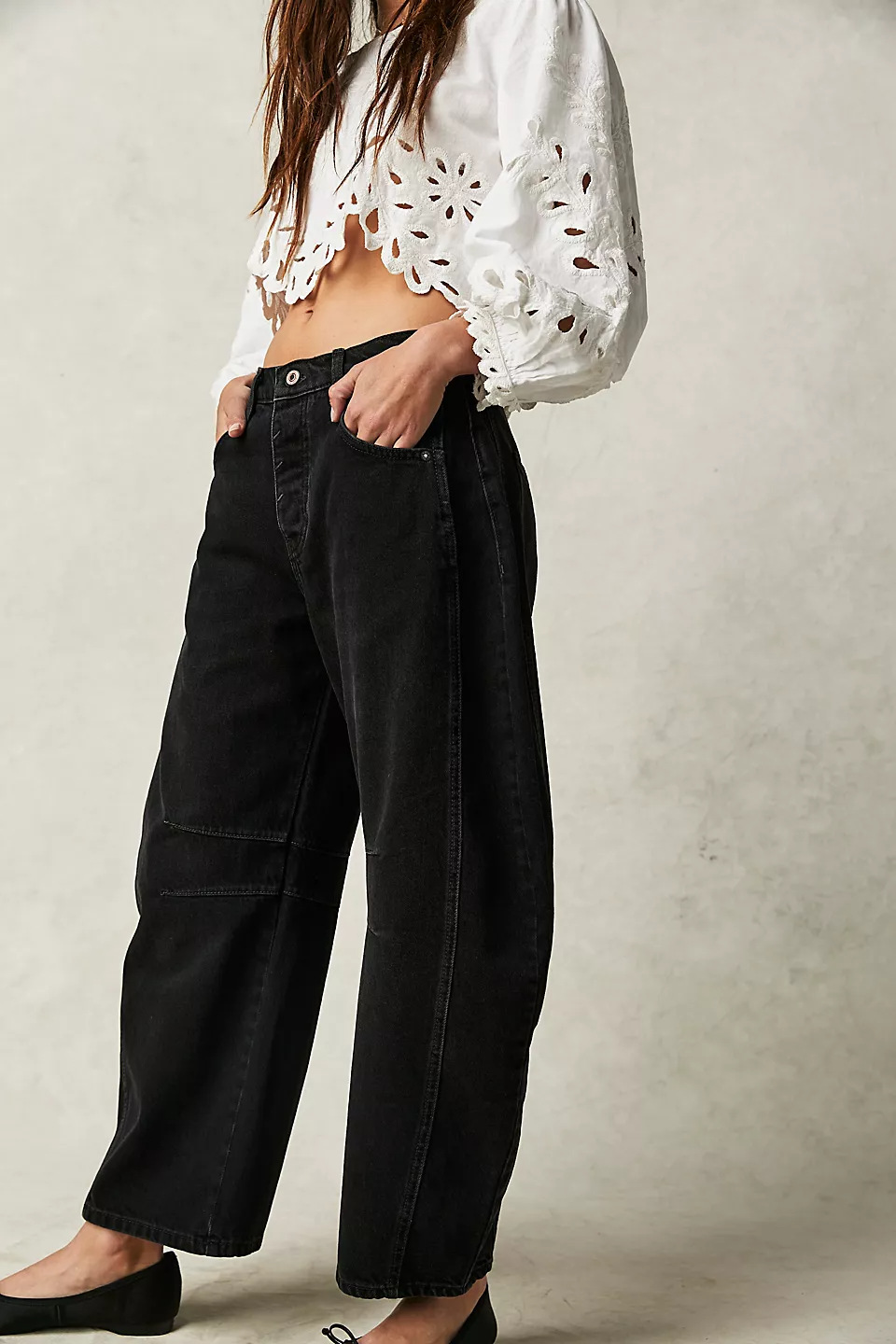 Women's Mid-Rise Washed Barrel-Leg Jeans with Knee Seam Detail