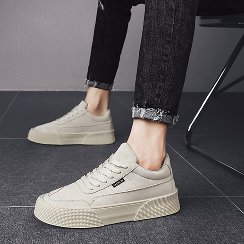 Men’s Low-Top Lace-Up Trainers with Textured Sole