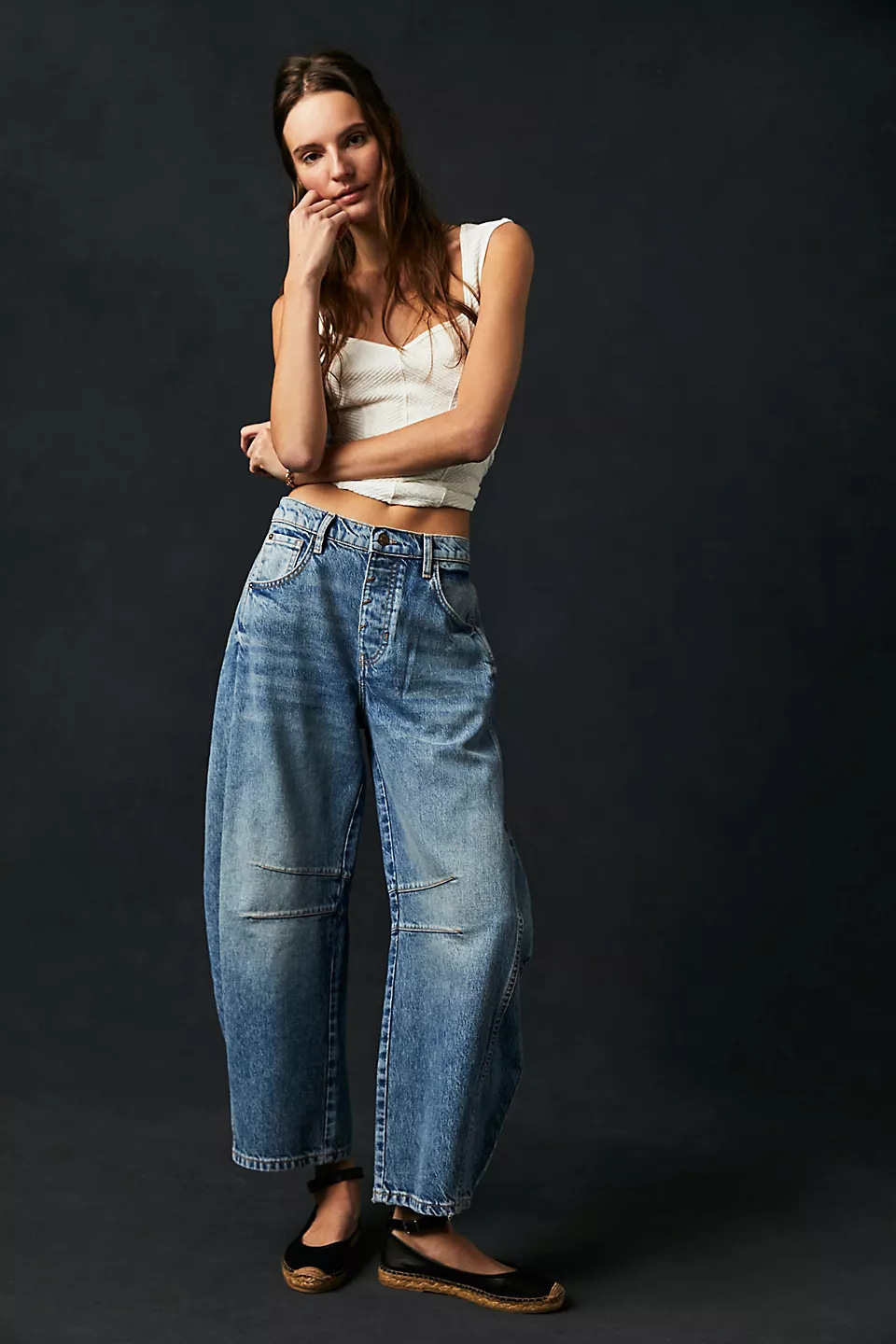 Women's Mid-Rise Washed Barrel-Leg Jeans with Knee Seam Detail