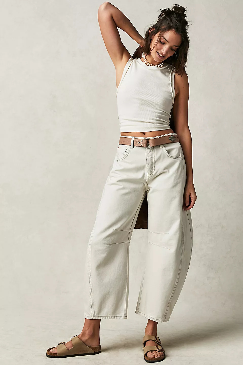 Women's Mid-Rise Washed Barrel-Leg Jeans with Knee Seam Detail