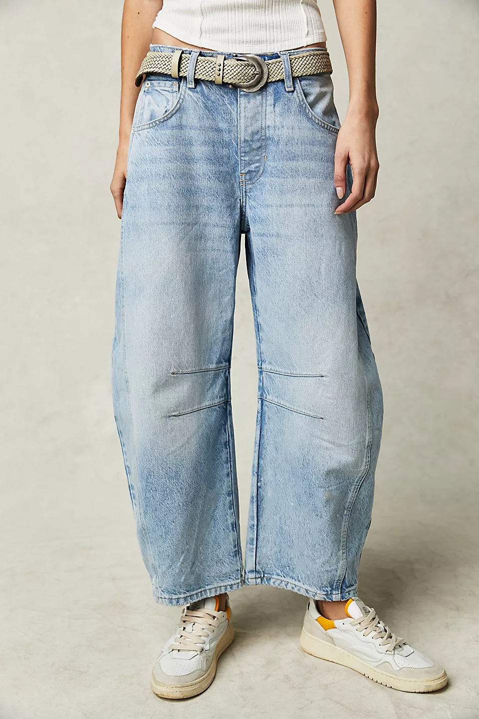 Women's Mid-Rise Washed Barrel-Leg Jeans with Knee Seam Detail