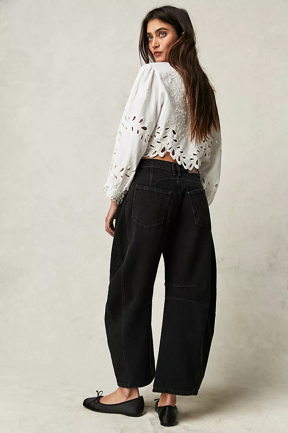 Women's Mid-Rise Washed Barrel-Leg Jeans with Knee Seam Detail