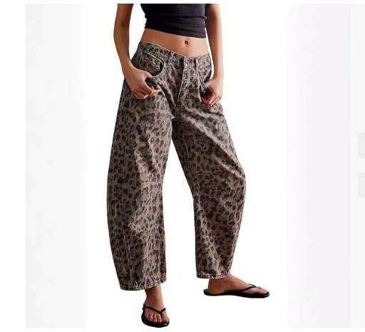 Women's Mid-Rise Washed Barrel-Leg Jeans with Knee Seam Detail